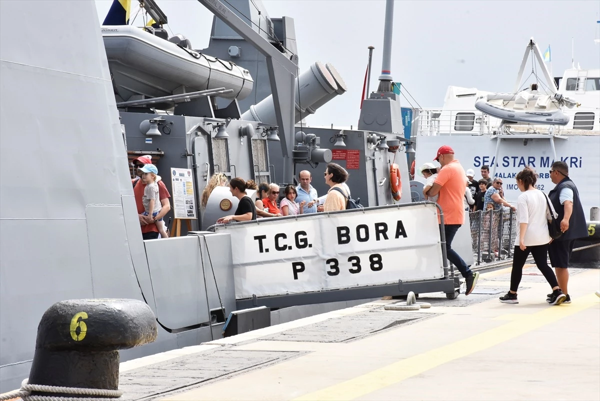 TCG Bora Bodrum'da Vatandaşların Ziyaretine Açıldı